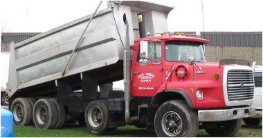 DUMP TRUCK